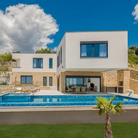 Villa Pearl Villas *